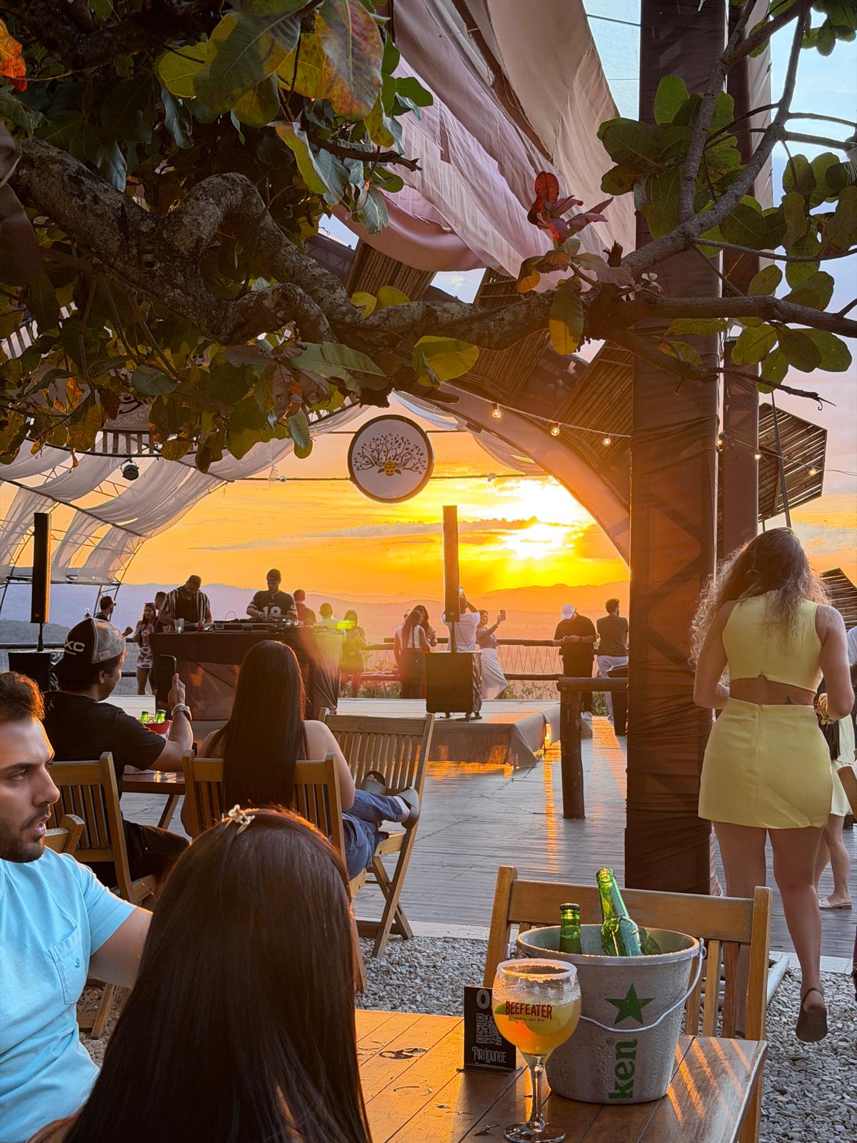 Sunset drinks at a Pirenópolis hillside bar