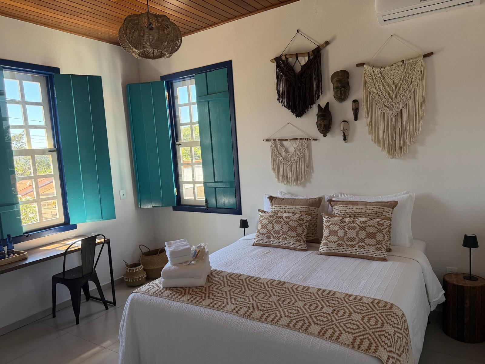 Suite Africa — full room view
