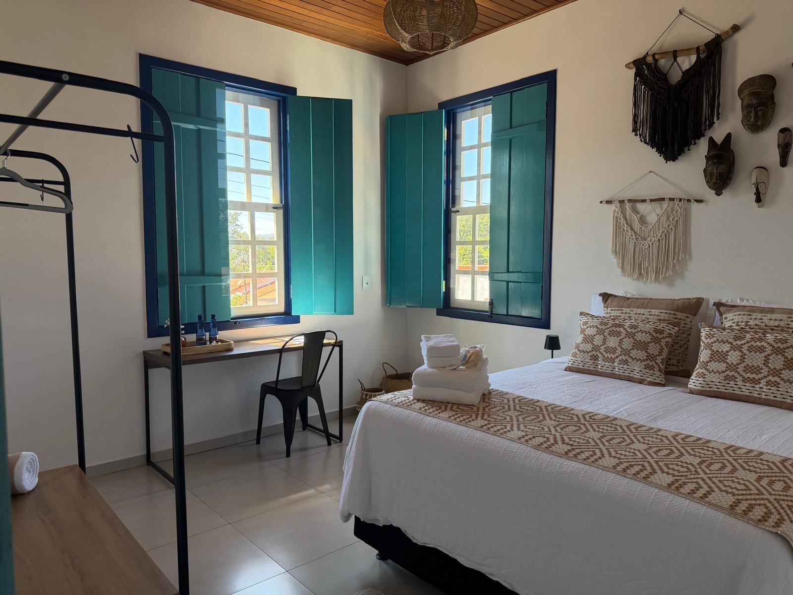 Suite Africa — queen guest room